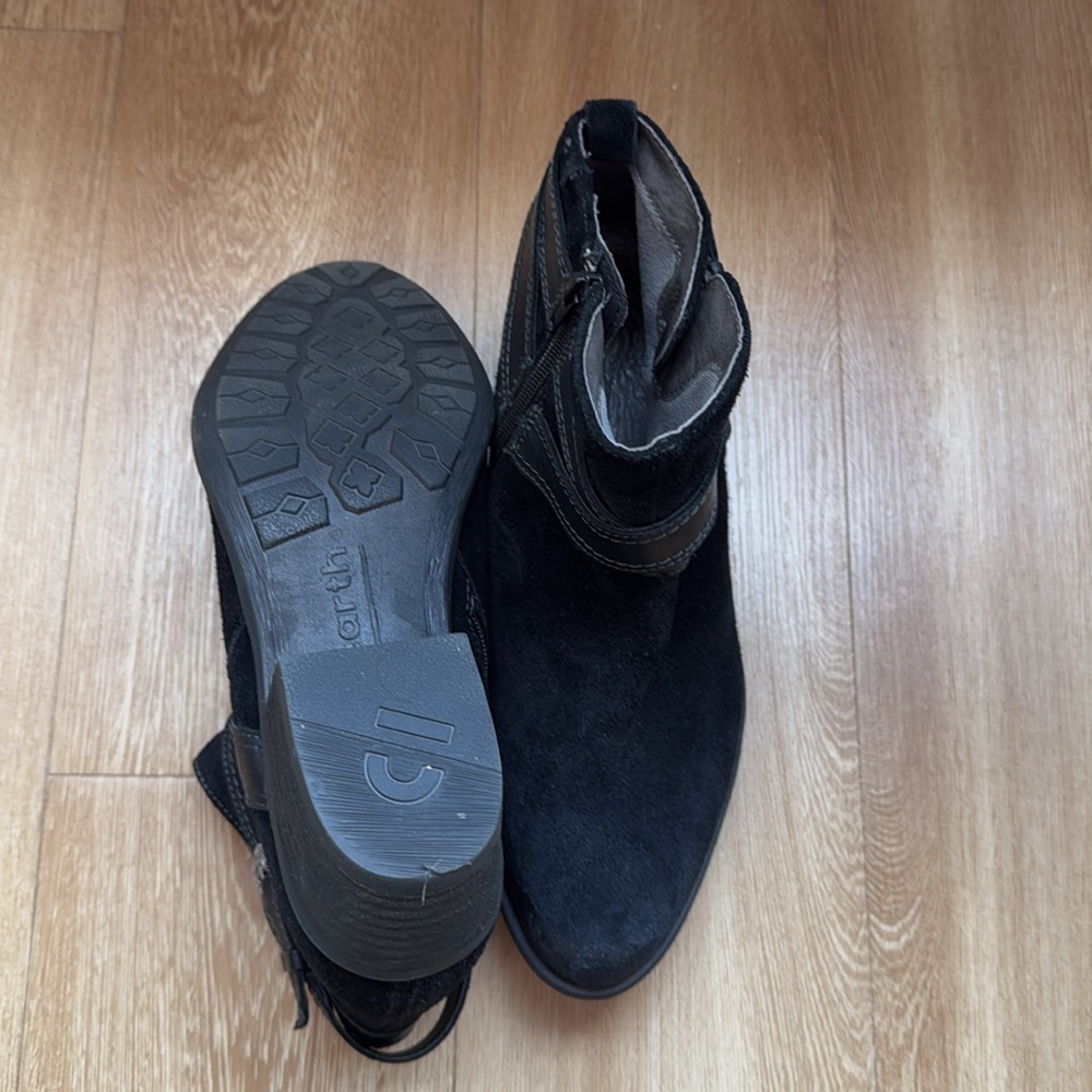 Earth Black zip up western style distressed suede booties, women’s size 11 - Picture 5 of 5